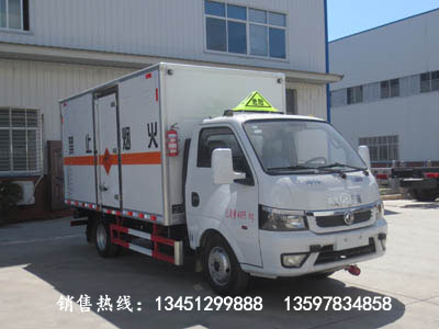 東風(fēng)途逸爆破器材運(yùn)輸車(chē)（藍(lán)牌）